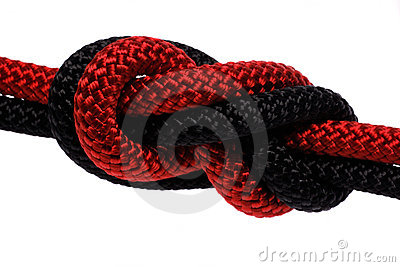 cuerdas-rojas-y-negras-ocho-nudos-19227451